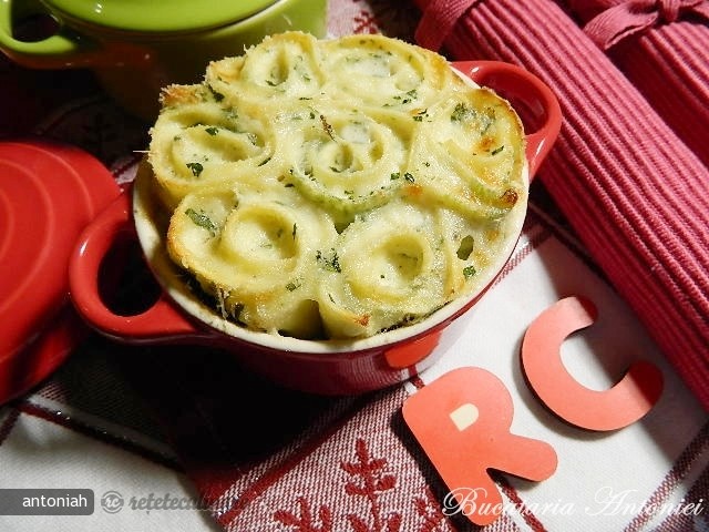 Buchet de paste (Homemade laminated parsley pasta)