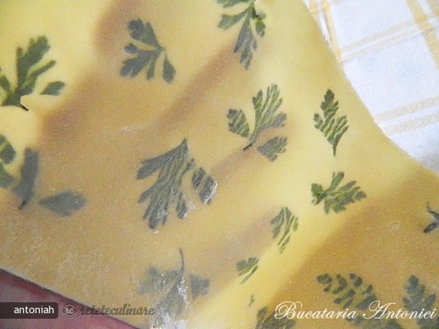 Buchet de paste (Homemade laminated parsley pasta)