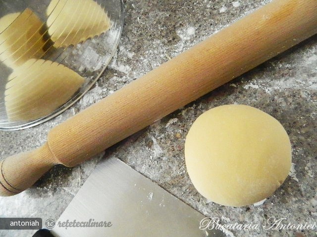 Buchet de paste (Homemade laminated parsley pasta)