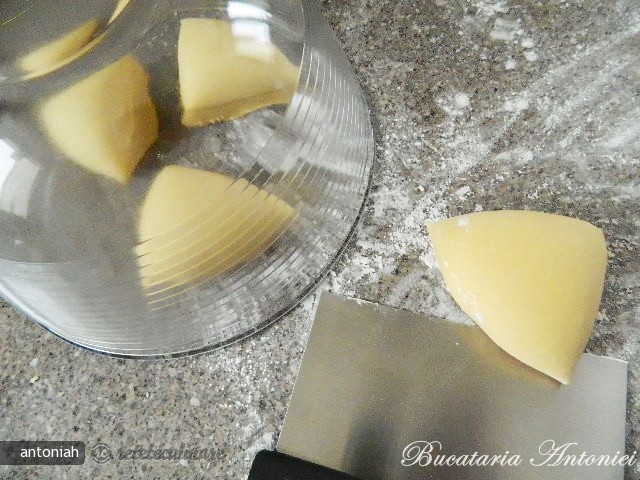 Buchet de paste (Homemade laminated parsley pasta)