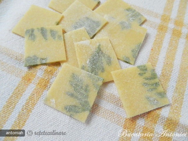 Buchet de paste (Homemade laminated parsley pasta)