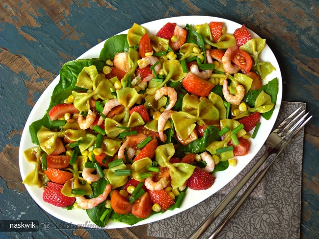 Salata Fundite Marmorate cu Creveti si Capsuni in Sos Curry