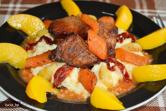Ceafa/Cotlet de Porc cu Piure de Telina si Piersici