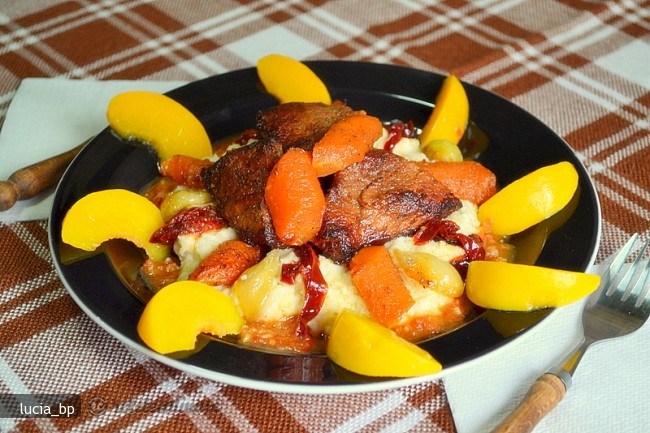 Ceafa/Cotlet de Porc cu Piure de Telina si Piersici