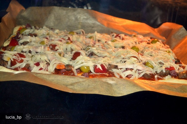 Pizza si Un Aluat Dupa O Reteta Jamie Oliver