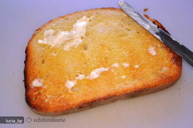 Ciuperci Gratinate cu Crutoane de Paine si Cascaval