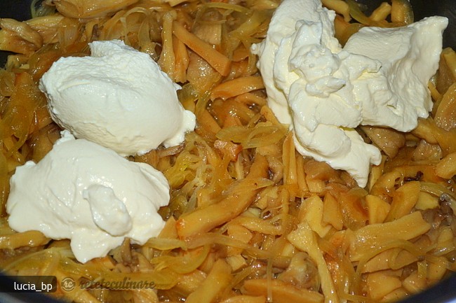 Ciuperci Gratinate cu Crutoane de Paine si Cascaval