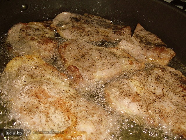 Ceafa de Porc in Sos de Ciuperci, la Cuptor