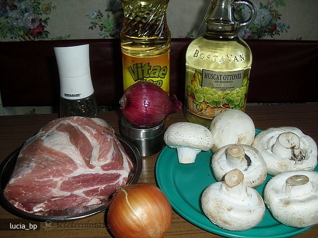 Ceafa de Porc in Sos de Ciuperci, la Cuptor