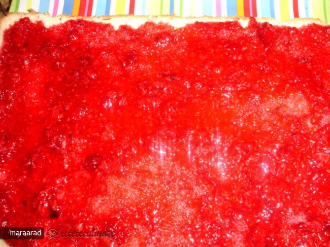 Tort cu Spuma de Zmeura