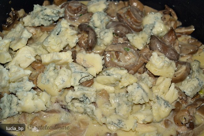 Sos de Gorgonzola Dulce cu Ciuperci