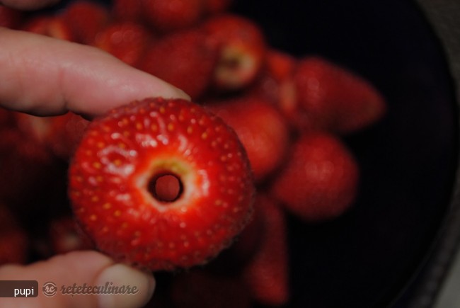 Cum Curatam Capsunele de Codita