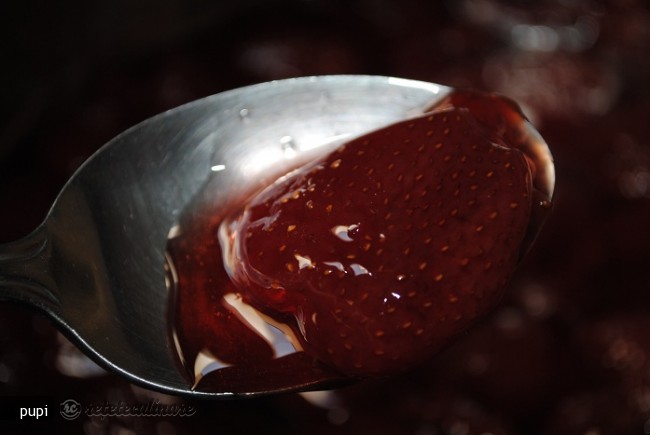 Cum Curatam Capsunele de Codita