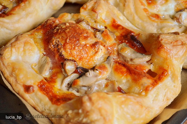 Cosulete cu Bacon, Camembert si Ciuperci