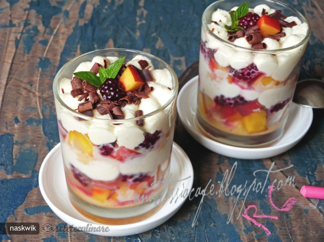 Tiramisu la Pahar cu Nectarine si Mure