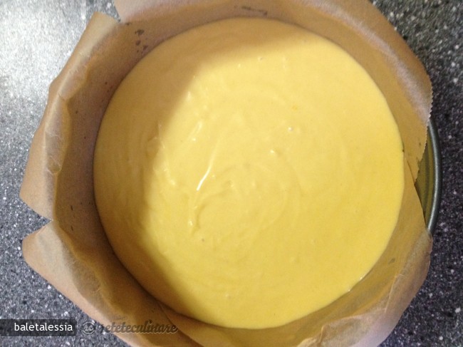 Tort cu Inghetata de Piersici si Fructe Rosii de Padure