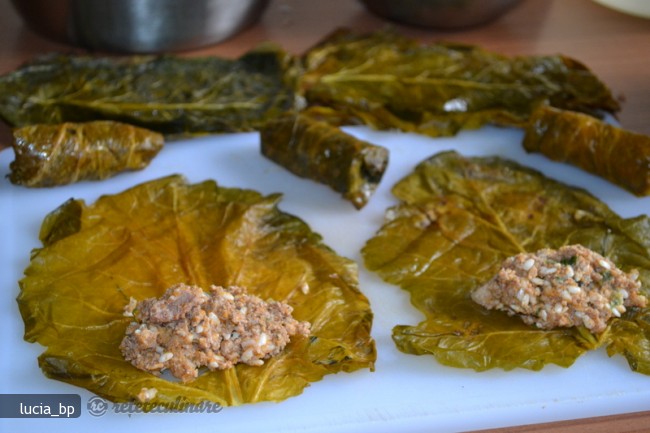 Sarmale cu Dulceata de Vin Rosu si Mamaliga