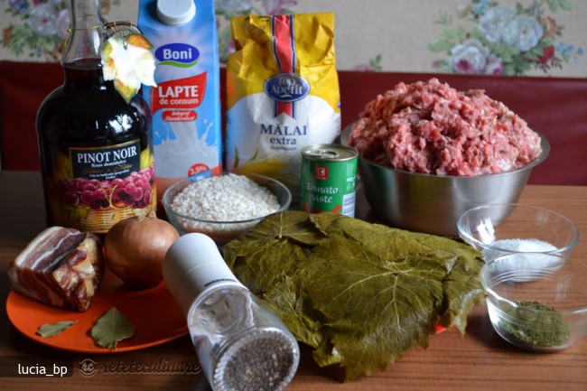Sarmale cu Dulceata de Vin Rosu si Mamaliga