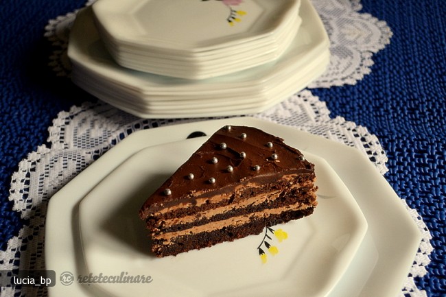 Tort cu Doua Creme