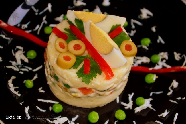 Salata de Legume cu Piure de Cartofi