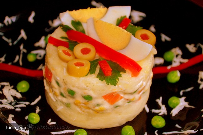 Salata de Legume cu Piure de Cartofi
