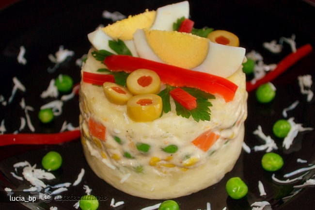 Salata de Legume cu Piure de Cartofi