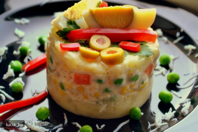 Salata de Legume cu Piure de Cartofi