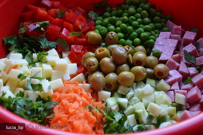 Salata in Mantie de Iaurt