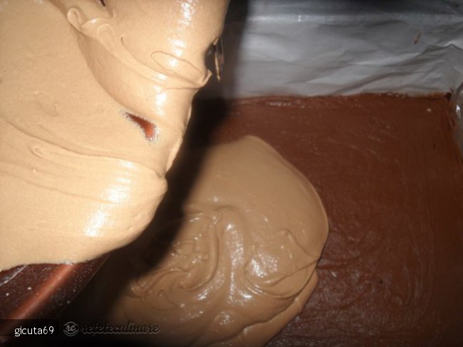 Tort Aniversar Rc-10 Ani (Tort cu mousse de ciocolata alba, neagra, cu lapte, mousse roz si mousse cu menta)