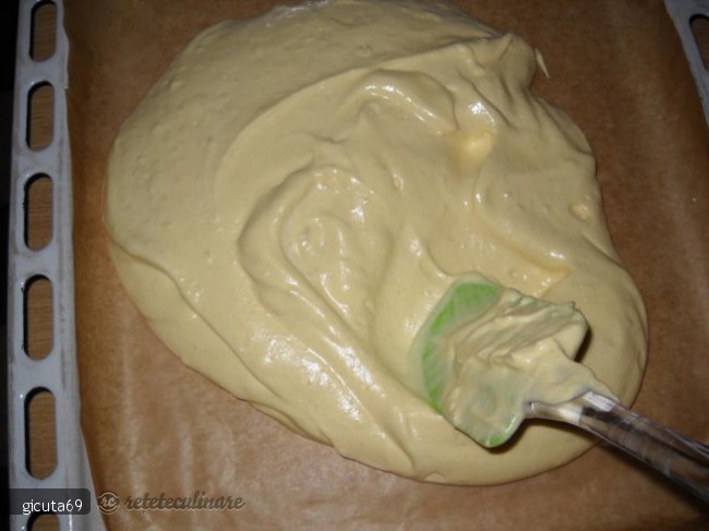 Rulada cu mousse de capsuni