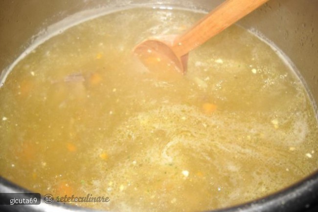 Supa de vitel cu taitei de casa