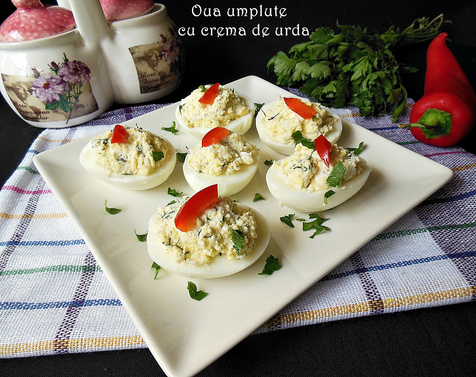Oua umplute cu crema de urda