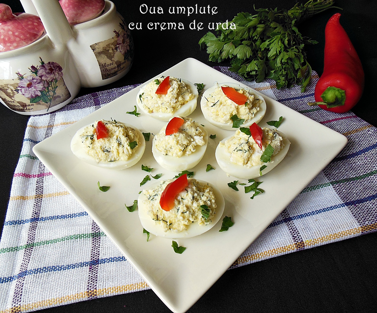 Oua umplute cu crema de urda