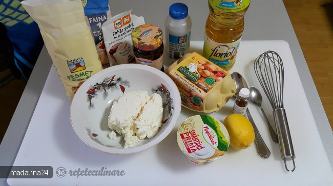 Reţetă de preparare a papanaşilor cu smântână și dulceață de vișine