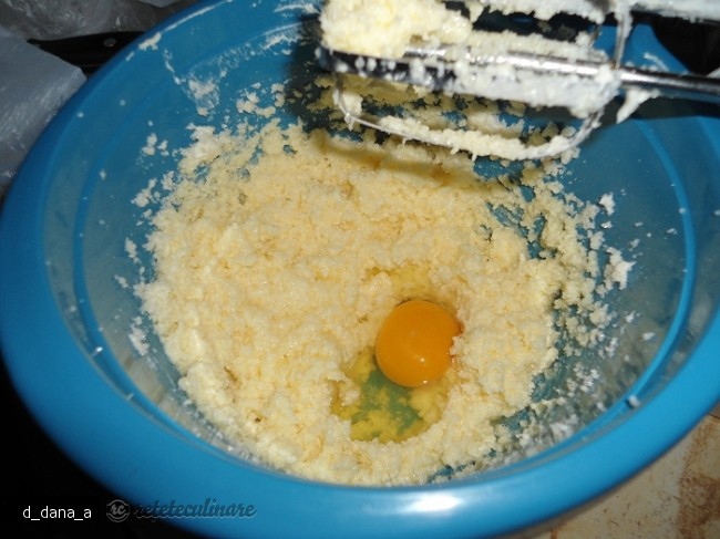 Prajitura cu Branza Dulce si Jeleu de Capsuni