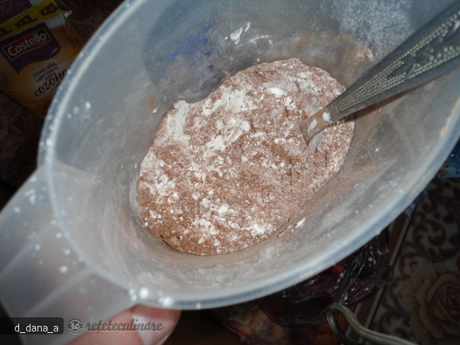 Prajitura cu Branza Dulce si Jeleu de Capsuni
