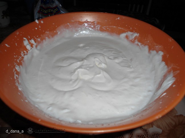 Prajitura cu Branza Dulce si Jeleu de Capsuni