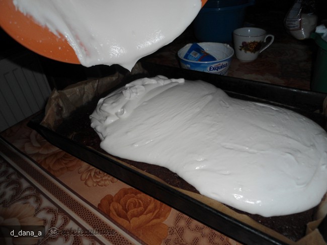 Prajitura cu Branza Dulce si Jeleu de Capsuni