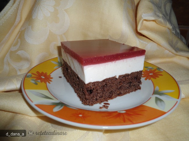 Prajitura cu Branza Dulce si Jeleu de Capsuni