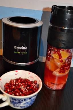 Smoothie cu rodie si portocala