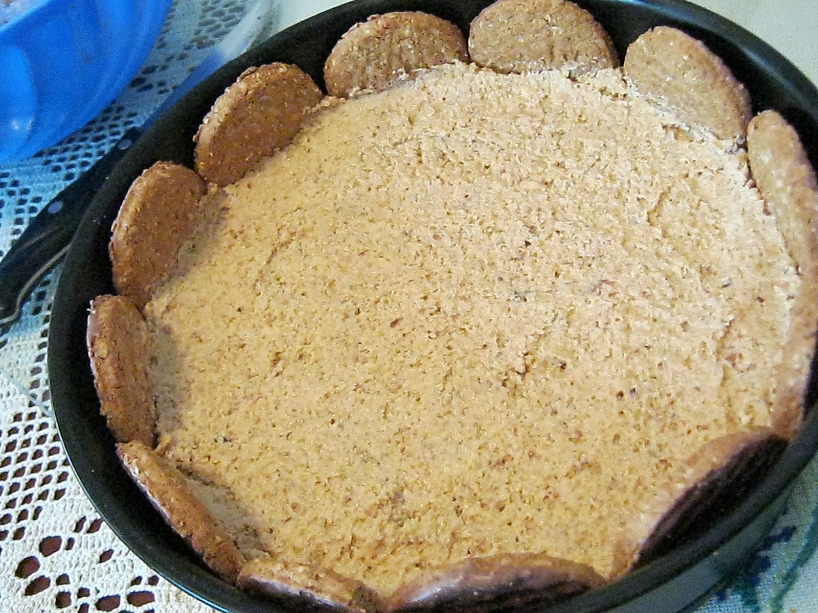 Tort cu biscuiti ,cu piure de castane si macese