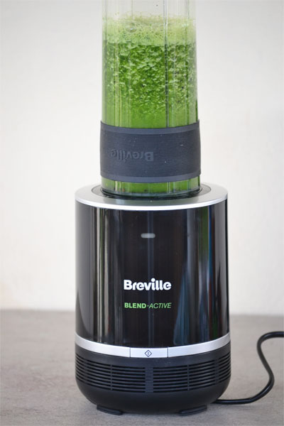 Smoothie cu Telina, patrunjel, ghimbir, lime si Seminte de Susan Negru