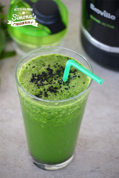 Smoothie cu Telina, patrunjel, ghimbir, lime si Seminte de Susan Negru