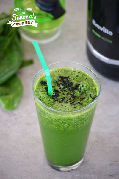 Smoothie cu Telina, patrunjel, ghimbir, lime si Seminte de Susan Negru