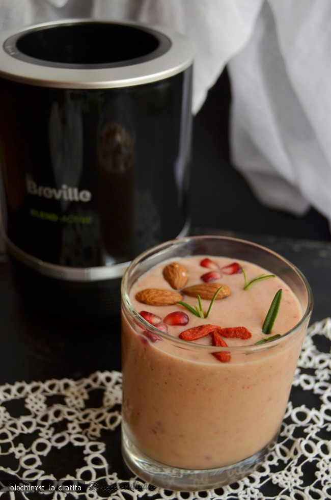 Smoothie cu nectarine, dovlecel si migdale