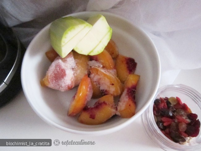 Smoothie cu nectarine, dovlecel si migdale