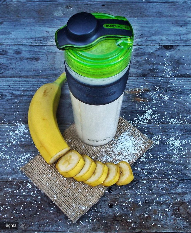 Smoothie cu banane si nuca de cocos