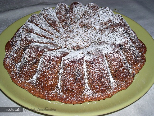 Tort cu Pesmet, Amaretti, Cocos si Ciocolata