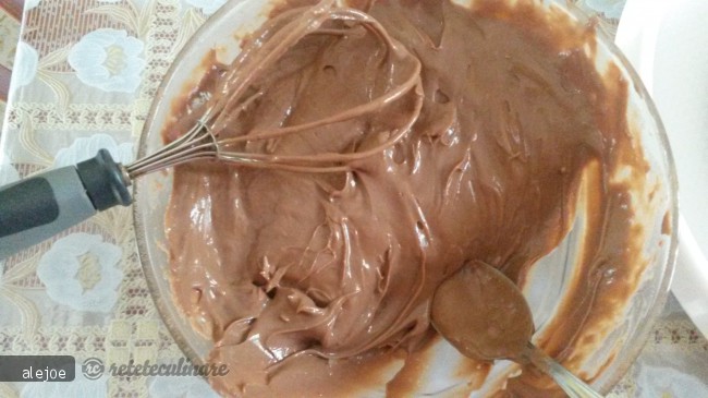 Tort cu Crema de Ciocolata si Capsuni