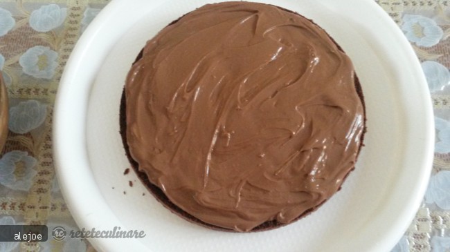 Tort cu Crema de Ciocolata si Capsuni